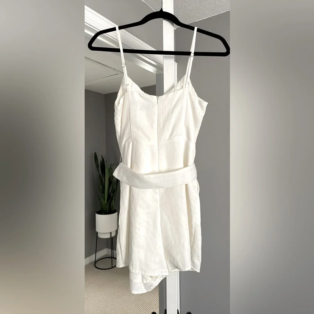 White romper - Picture 6 of 6